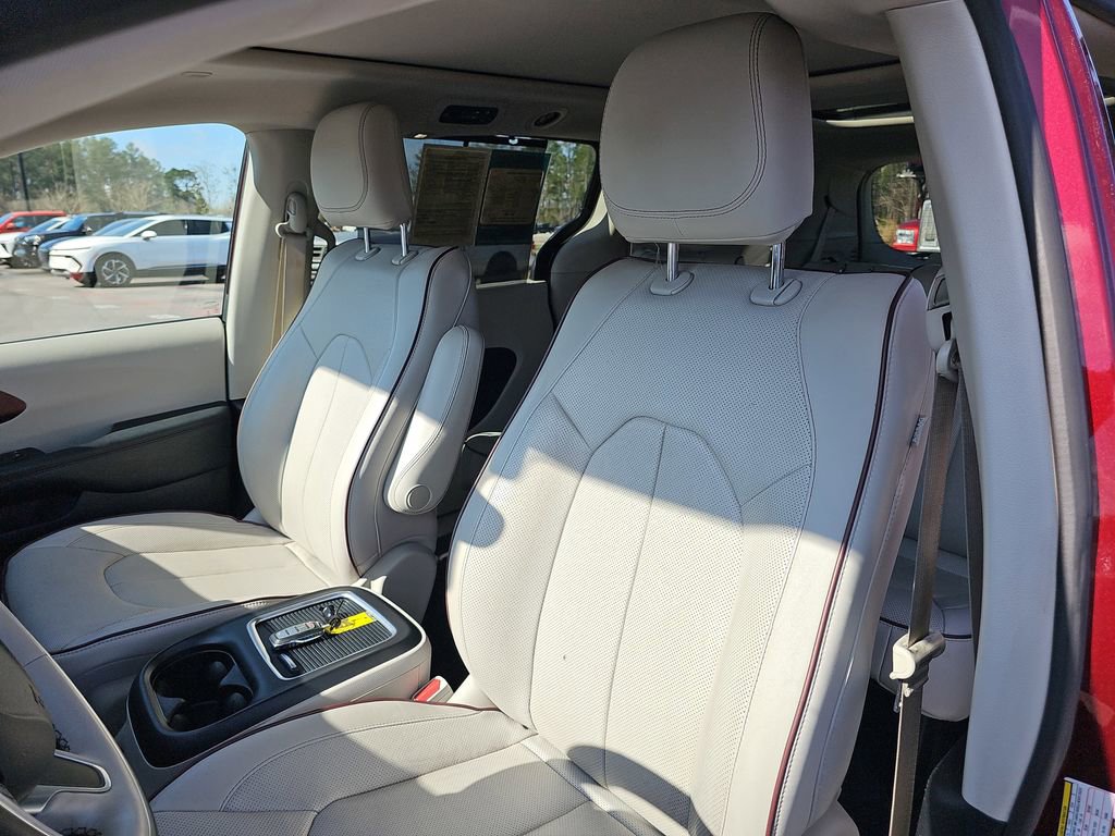 Used 2020 Chrysler Pacifica Limited image 20