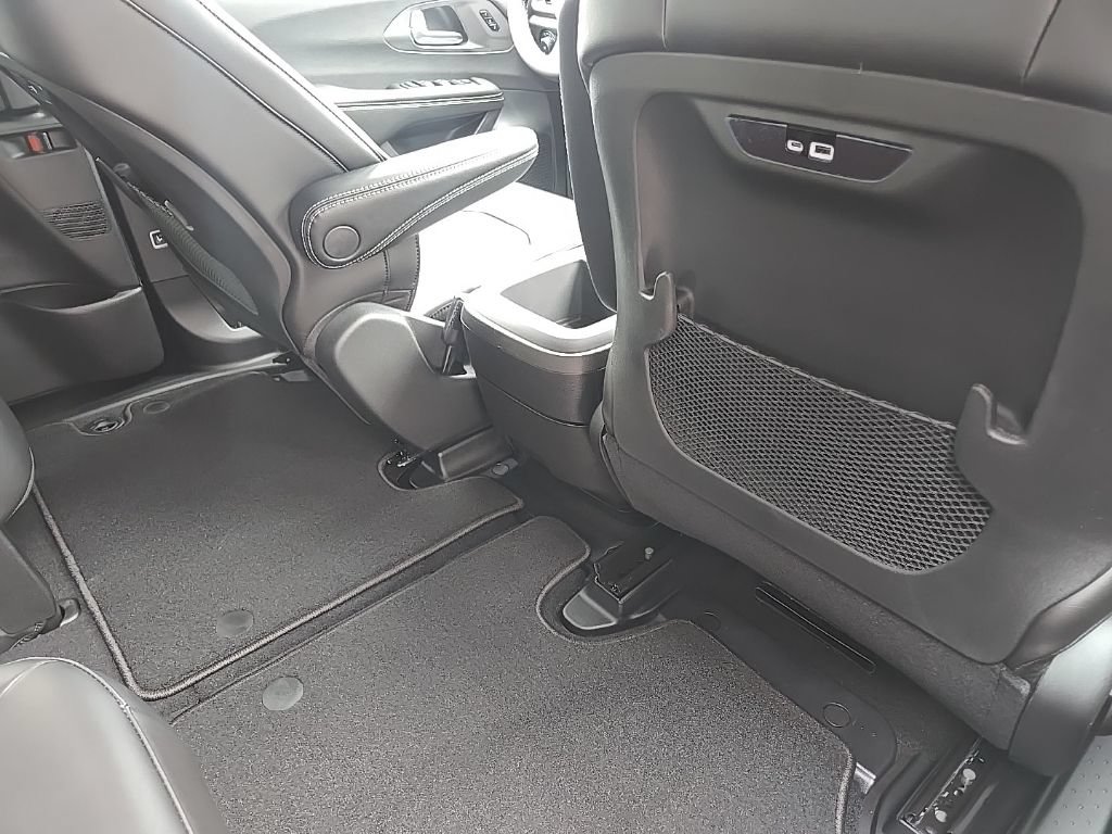 New 2026 Chrysler Pacifica Select w/ S Appearance Package FWD image 81