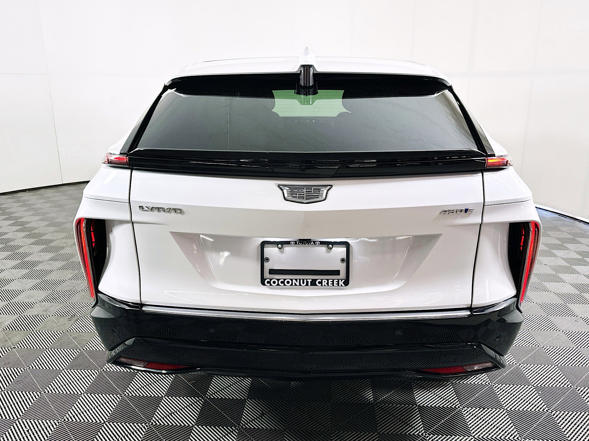 Used 2024 Cadillac Lyriq Tech image 4