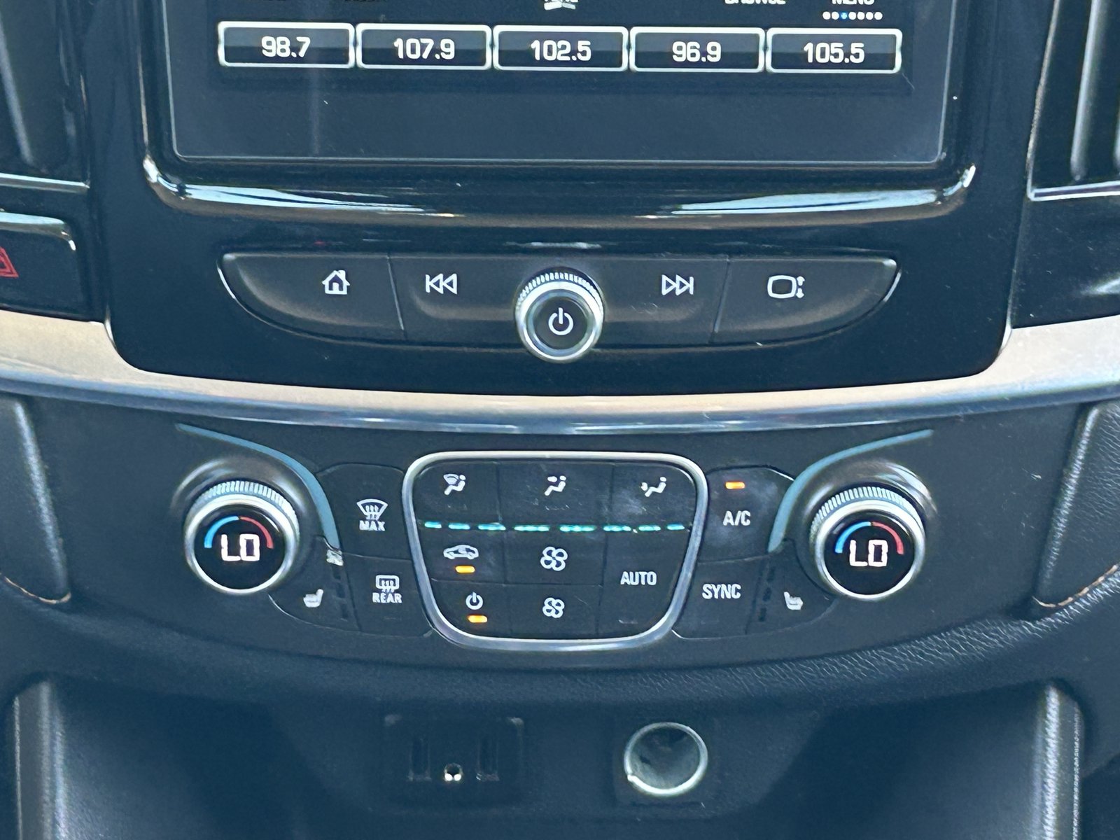 Used 2018 Chevrolet Traverse RS FWD image 21