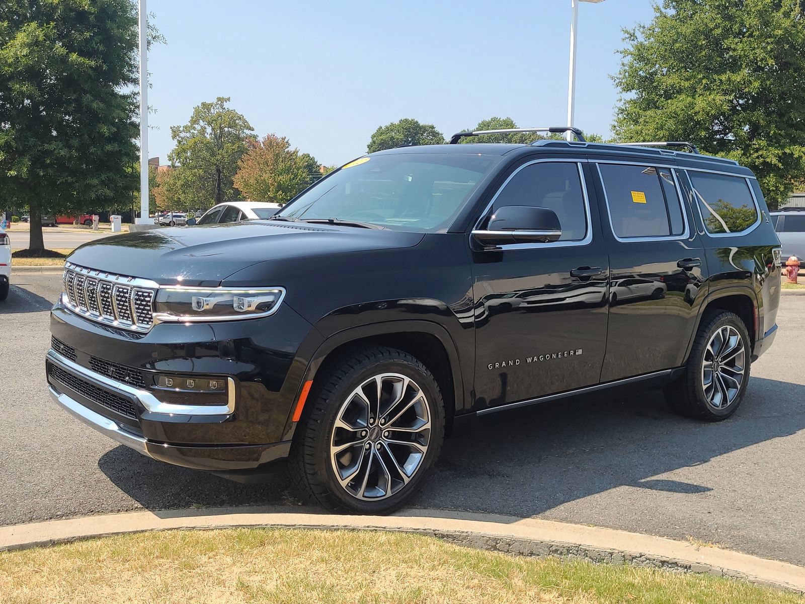 Used 2022 Jeep Grand Wagoneer Series III AWD/4WD image 7