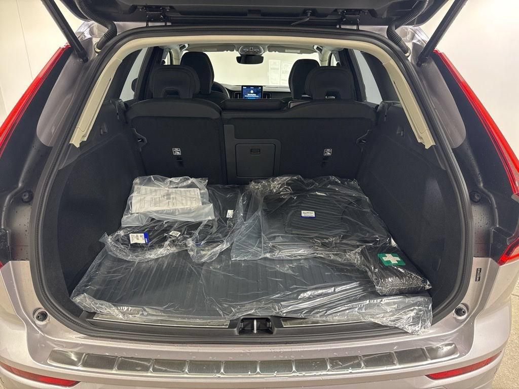 New 2026 Volvo XC60 B5 Plus w/ Protection Package Premier AWD/4WD image 29