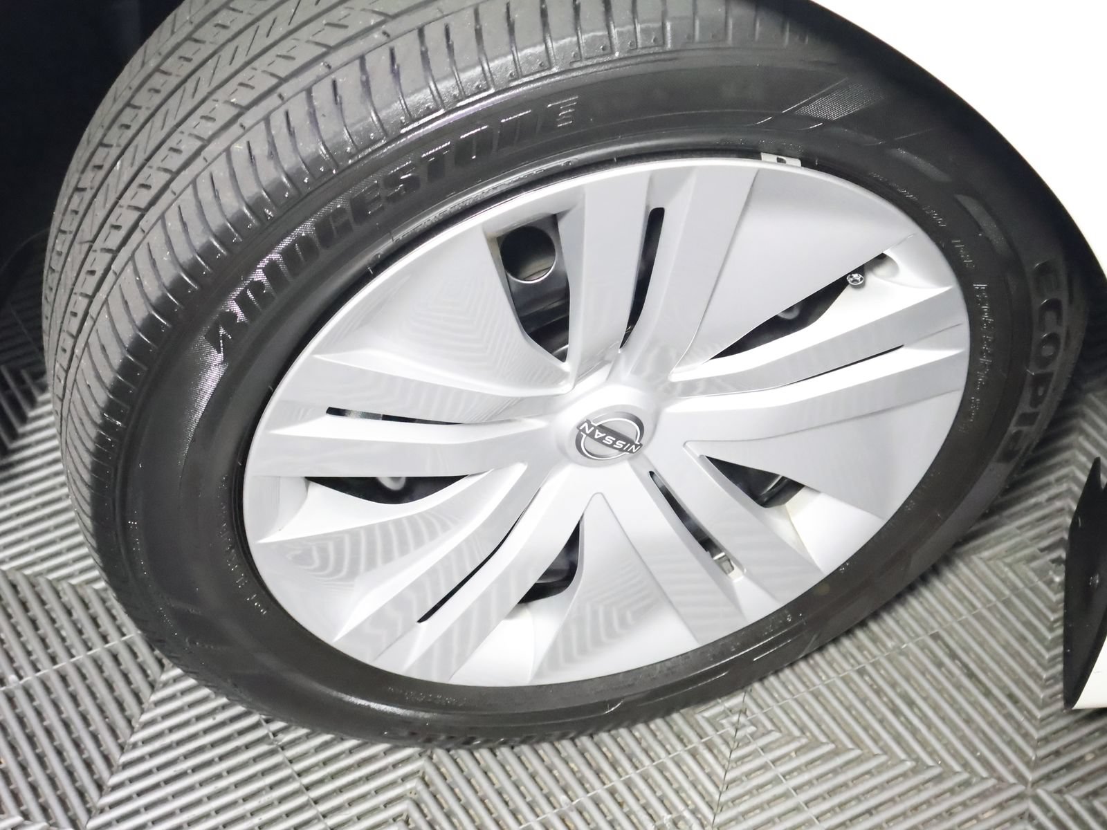 Used 2025 Nissan Leaf S FWD image 19