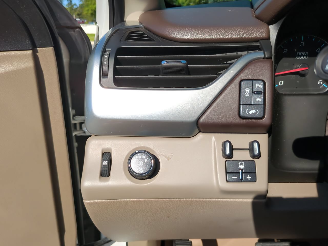 Used 2017 Chevrolet Tahoe LT RWD image 14