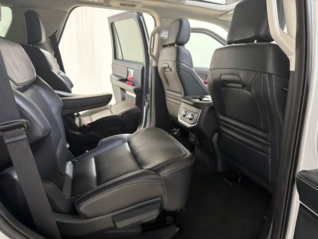 Used 2025 Ford Expedition Platinum AWD/4WD image 27