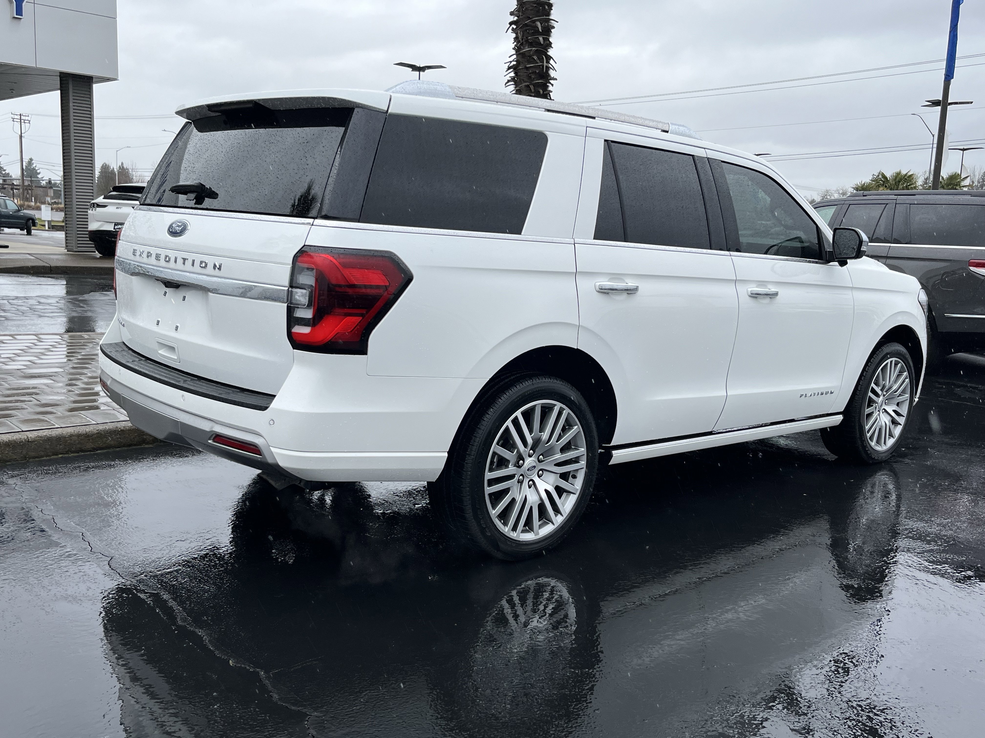 Certified 2022 Ford Expedition Platinum image 3