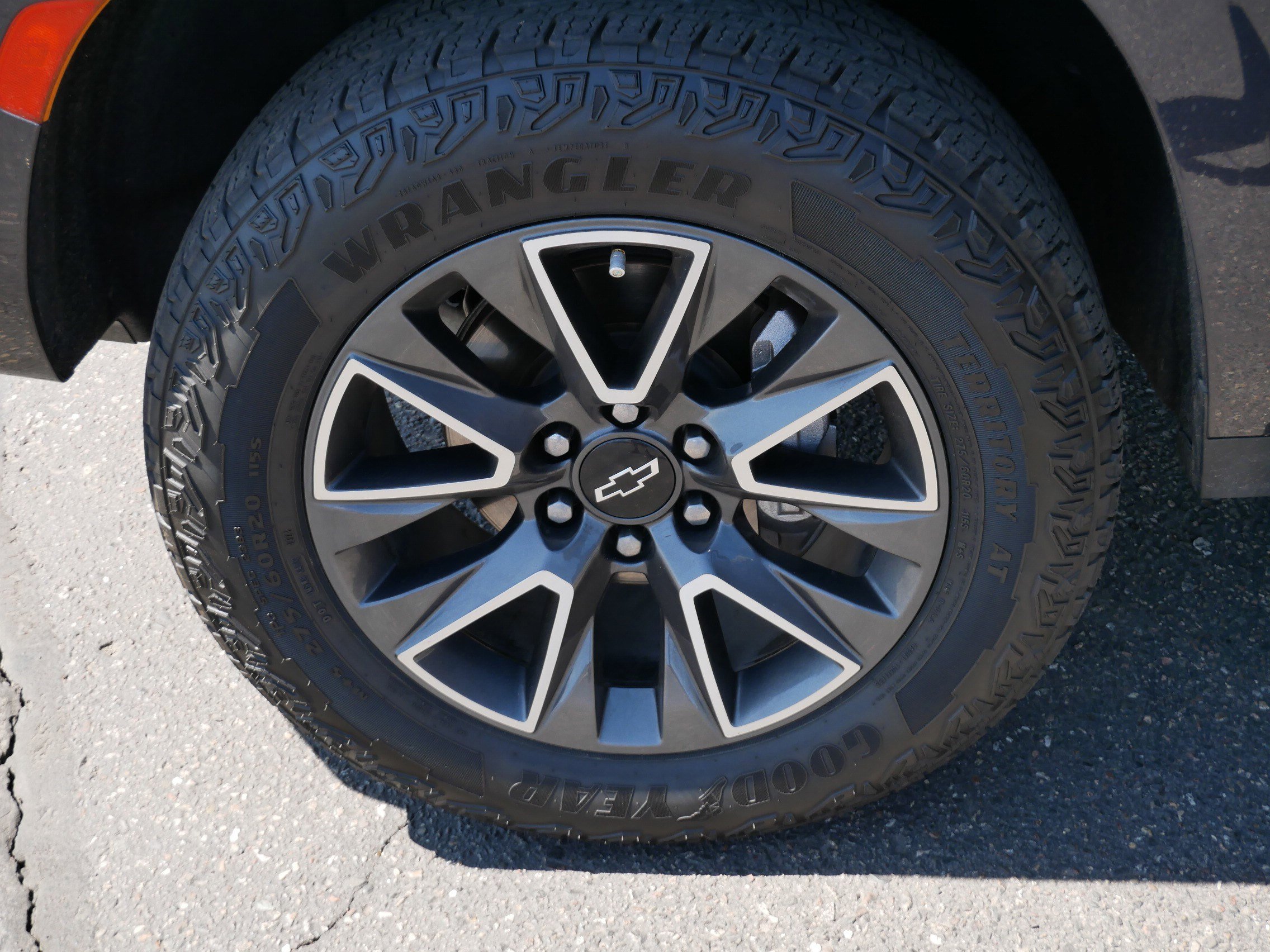 Used 2023 Chevrolet Tahoe Z71 w/ Luxury Package AWD/4WD image 15