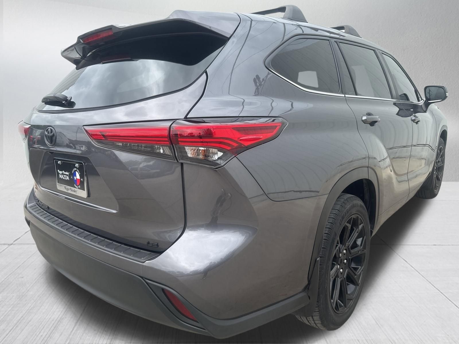 Used 2023 Toyota Highlander LE image 10