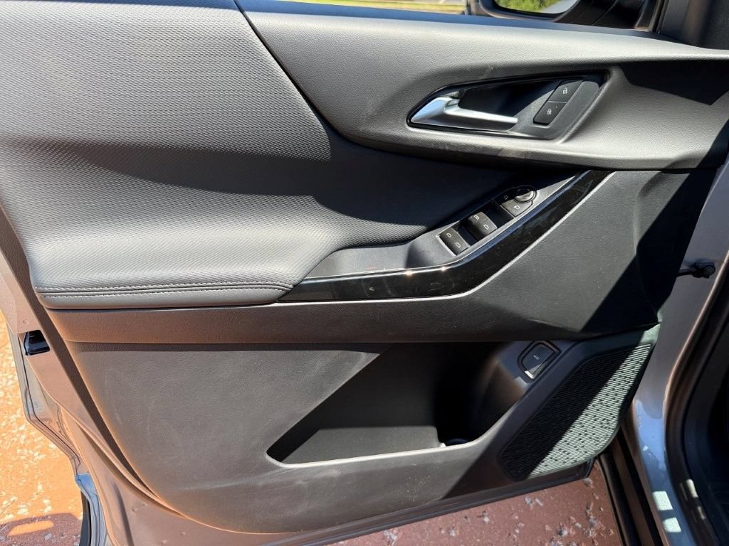 New 2026 Chevrolet Equinox LT w/ Convenience Package II FWD image 8