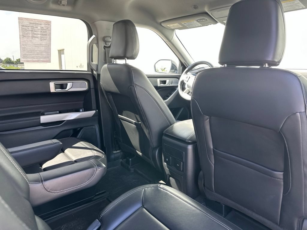Used 2024 Ford Explorer XLT w/ Equipment Group 202A AWD/4WD image 27