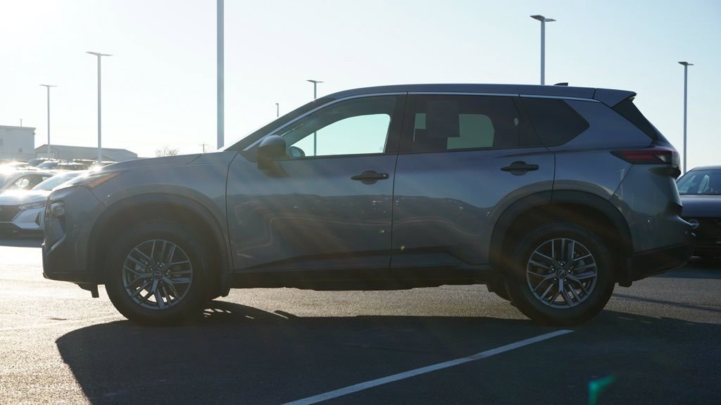 Used 2025 Nissan Rogue S image 8