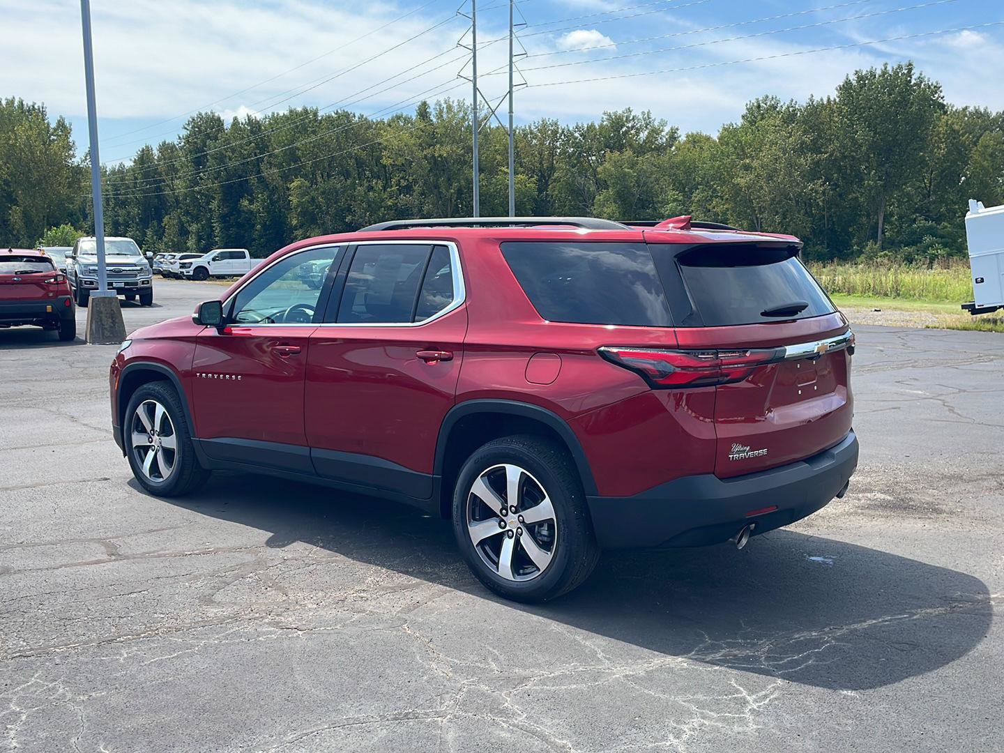 Used 2023 Chevrolet Traverse LT w/ LT Premium Package FWD image 3