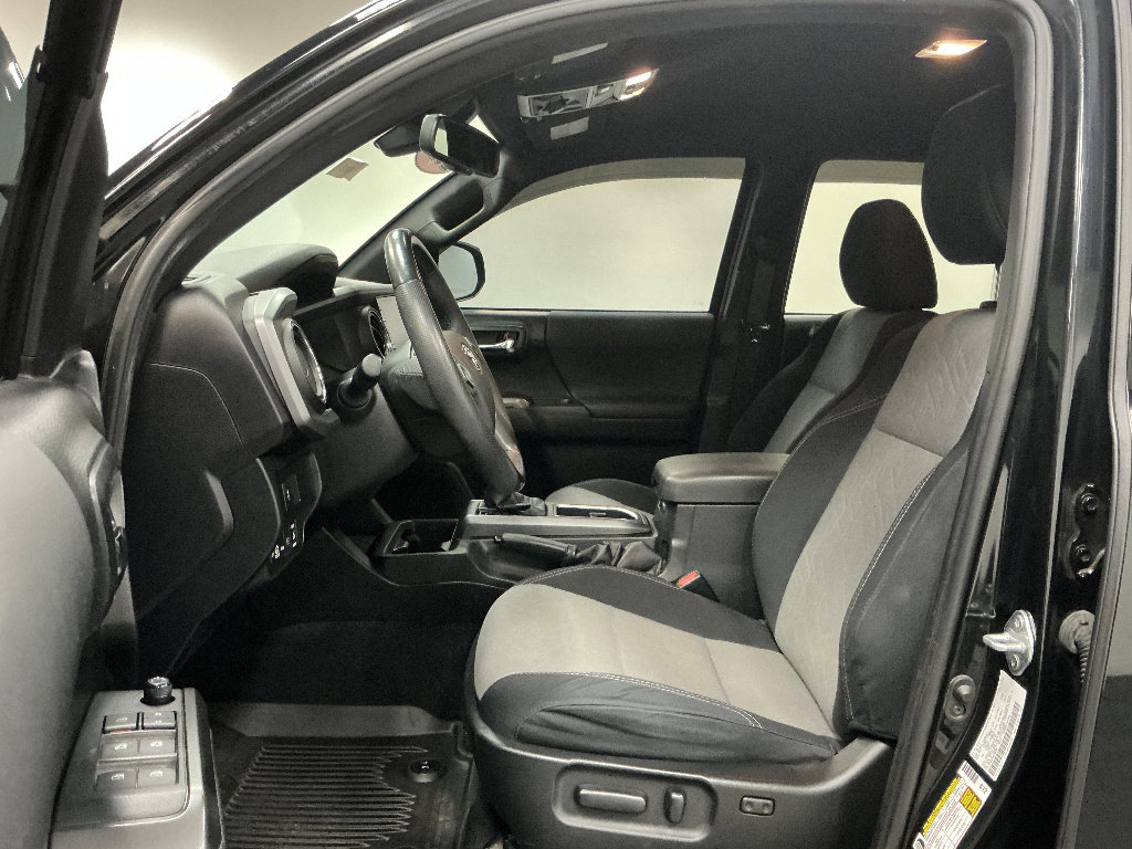 Used 2021 Toyota Tacoma TRD Off-Road w/ Technology Package AWD/4WD image 8