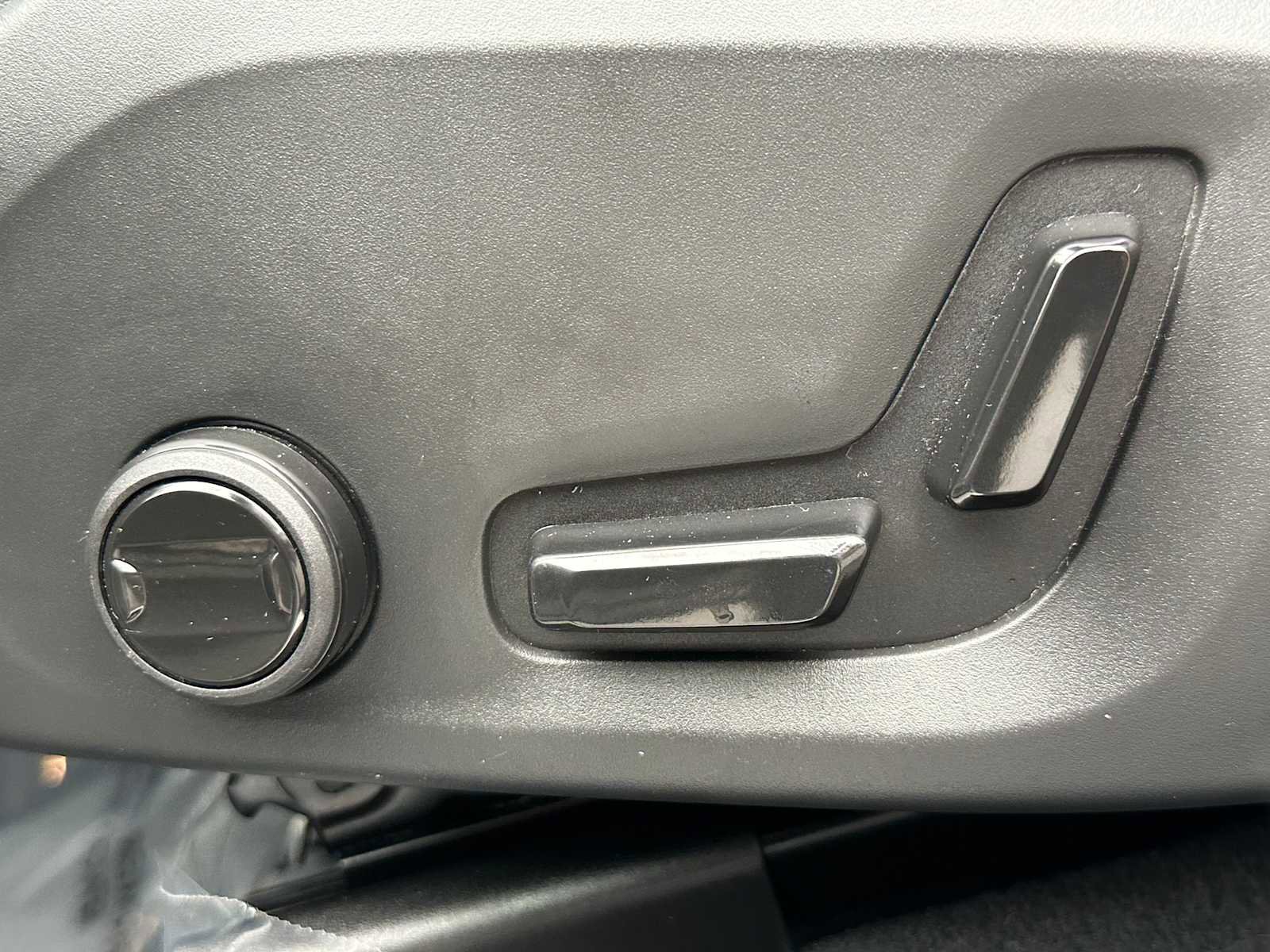 Used 2025 Volvo XC60 B5 Core w/ Protection Package Premier image 22