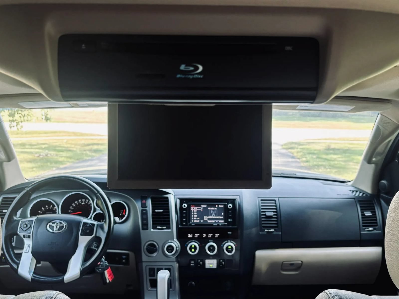 Used 2017 Toyota Sequoia Limited w/ Safety & Convenience Package AWD/4WD image 25