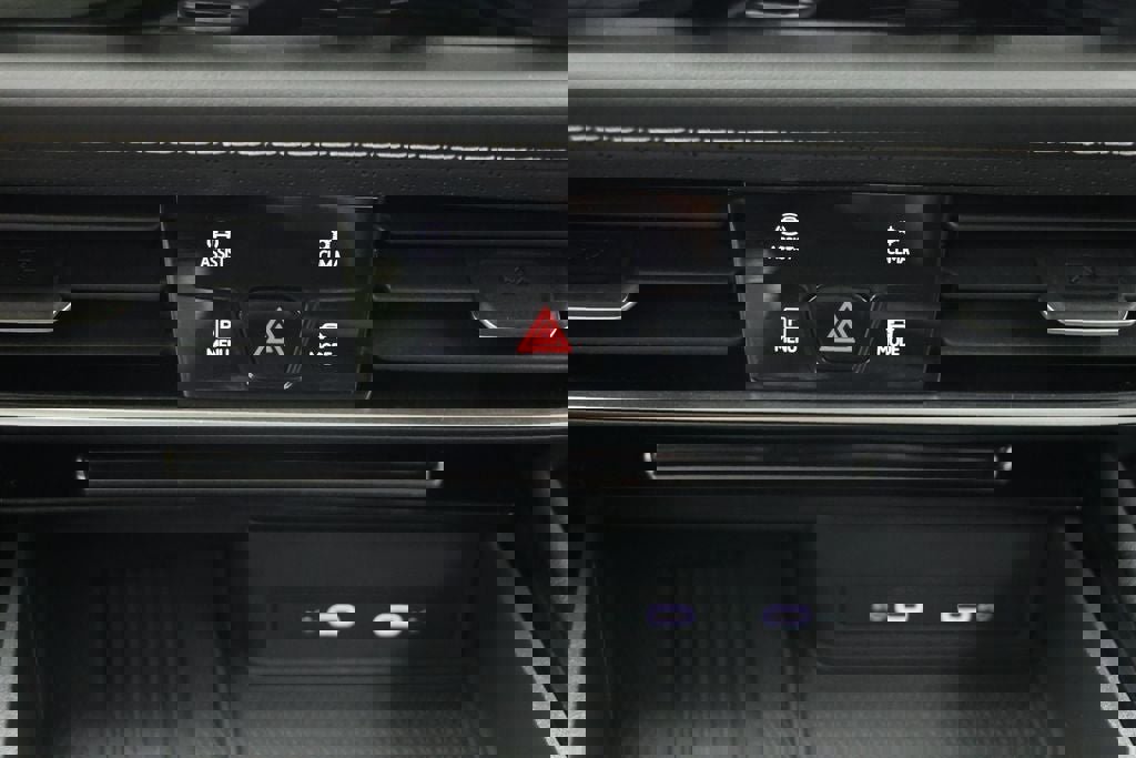 Used 2025 Volkswagen Atlas SE image 23