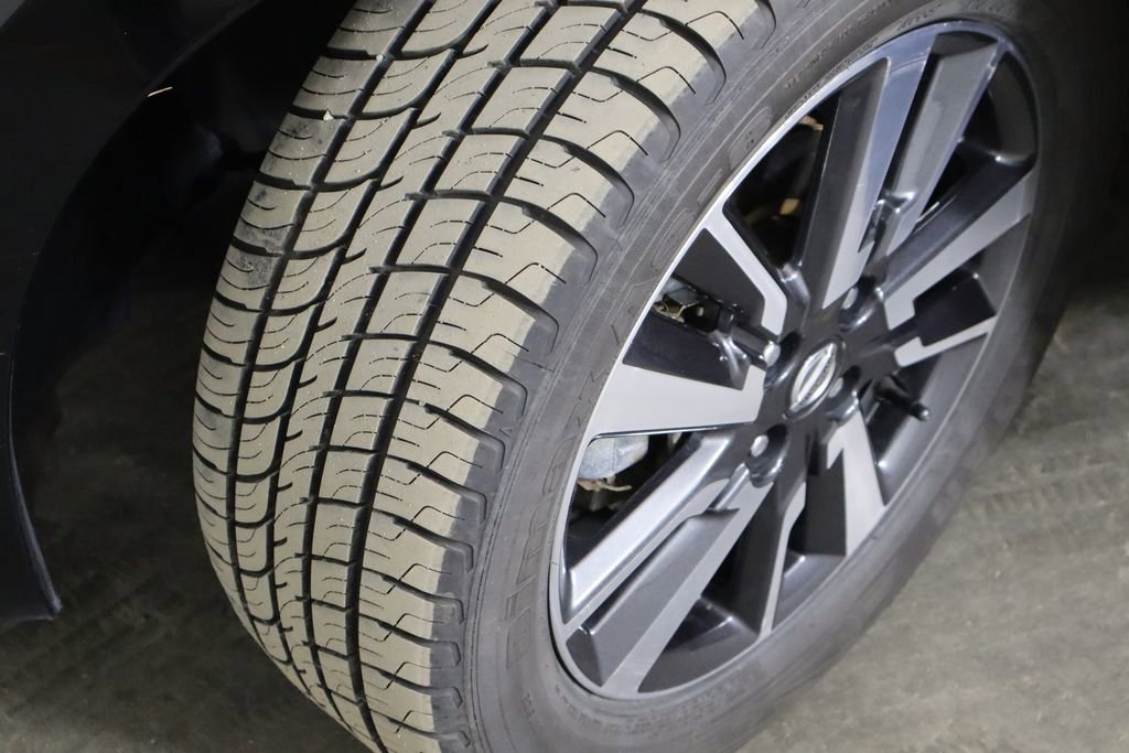 Used 2021 Nissan Versa SV image 32