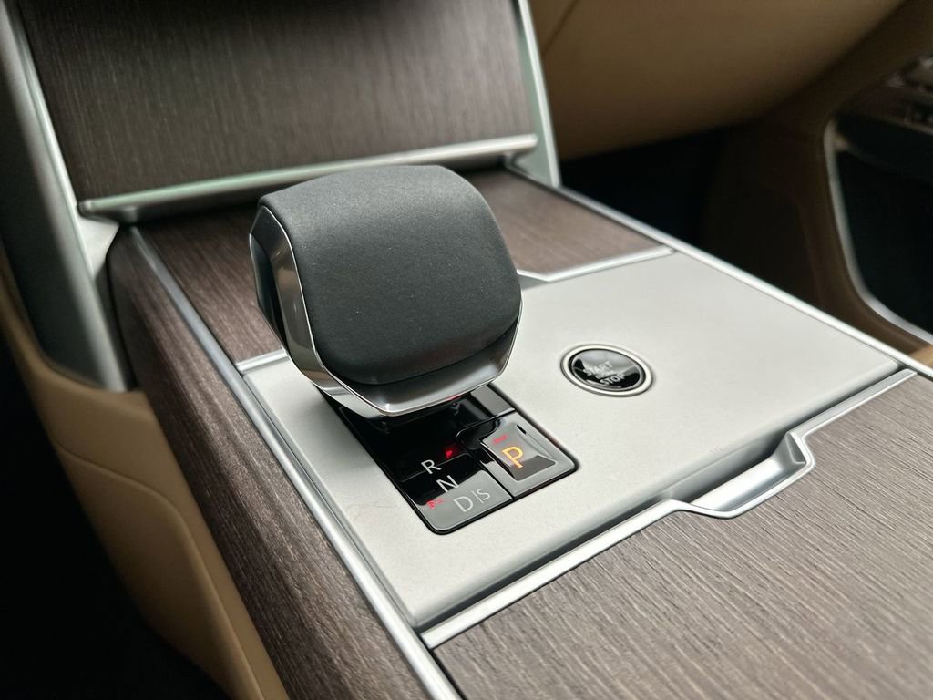 Used 2024 Land Rover Range Rover SE image 13