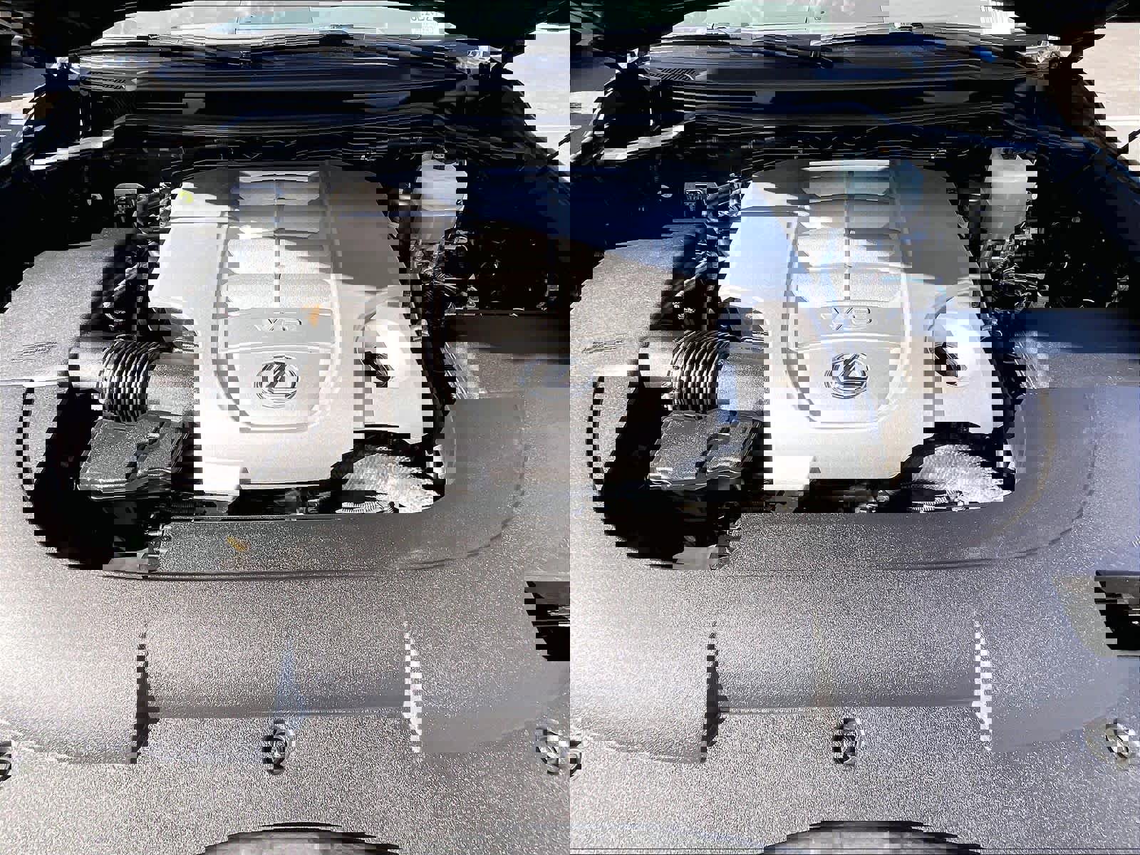 Used 2020 Lexus LX 570 4WD w/ Luxury Package image 12