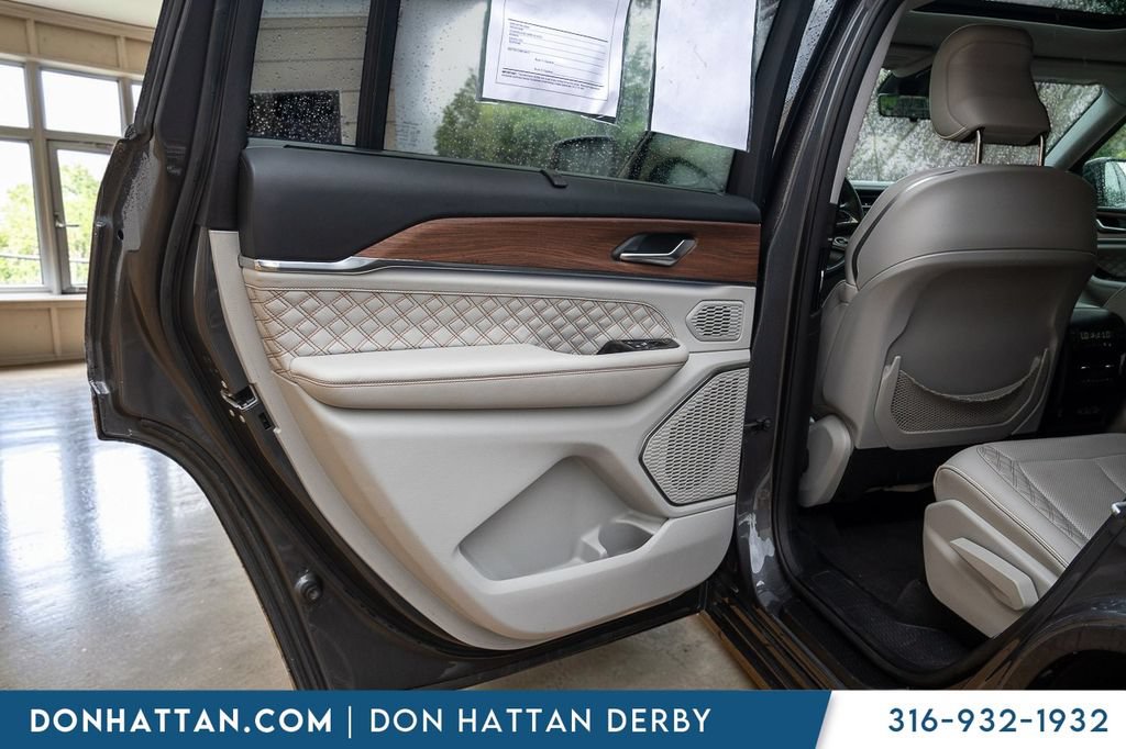 Used 2021 Jeep Grand Cherokee L Summit w/ Advanced Protech Group IV AWD/4WD image 19