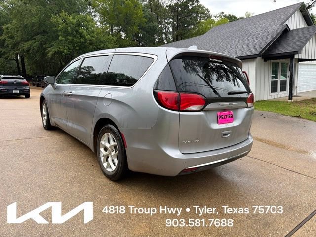 Used 2018 Chrysler Pacifica Touring Plus w/ Tire & Wheel Group FWD image 8