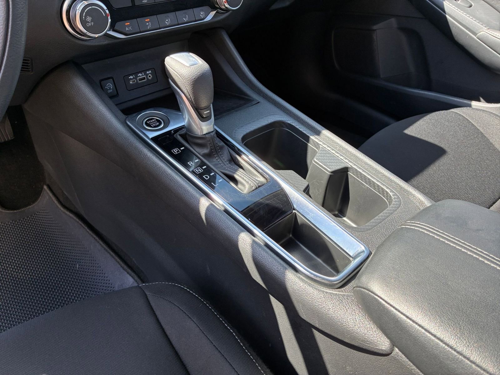 Used 2025 Nissan Sentra SV FWD image 39