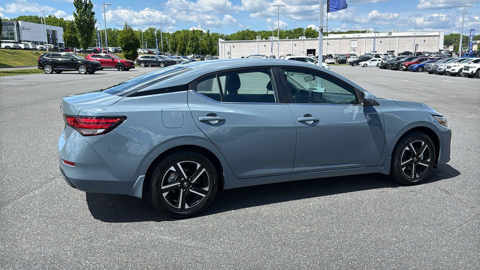 Used 2025 Nissan Sentra SV FWD image 4