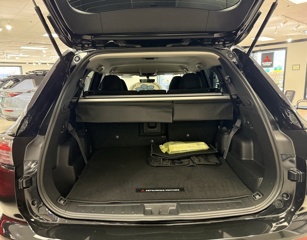 New 2026 Mitsubishi Outlander ES image 7