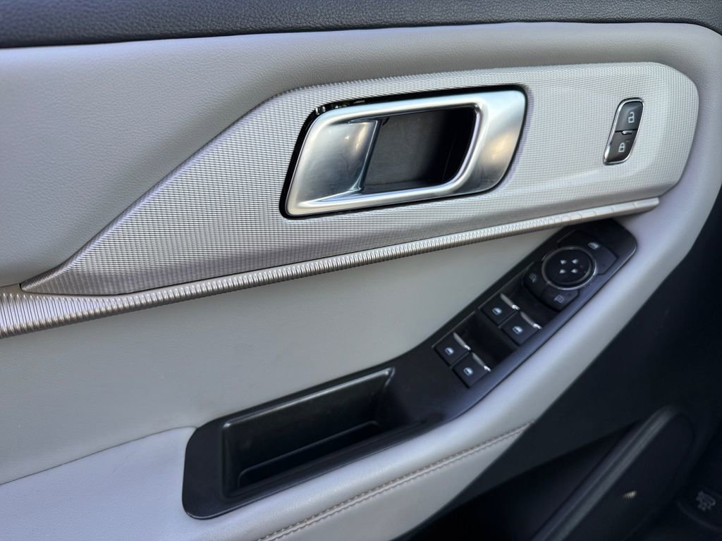 Certified 2025 Ford Explorer Active w/ Active Comfort Package image 19