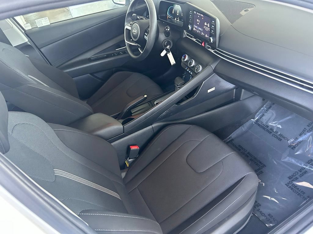 Used 2025 Hyundai Elantra SE FWD image 21