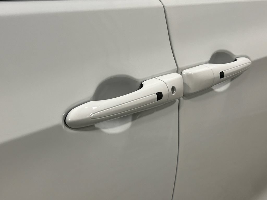 New 2027 Chrysler Pacifica Select FWD image 13