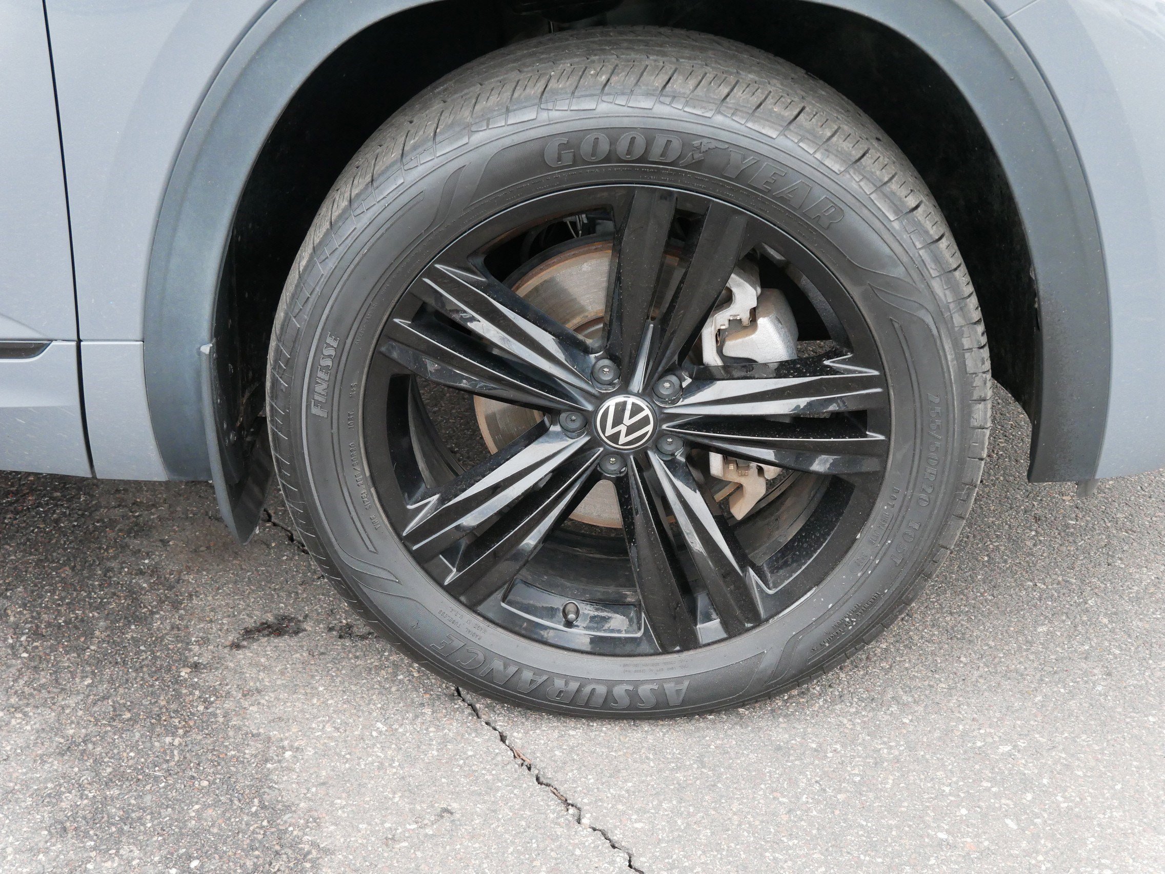 Certified 2023 Volkswagen Atlas Cross Sport SEL R-Line image 15