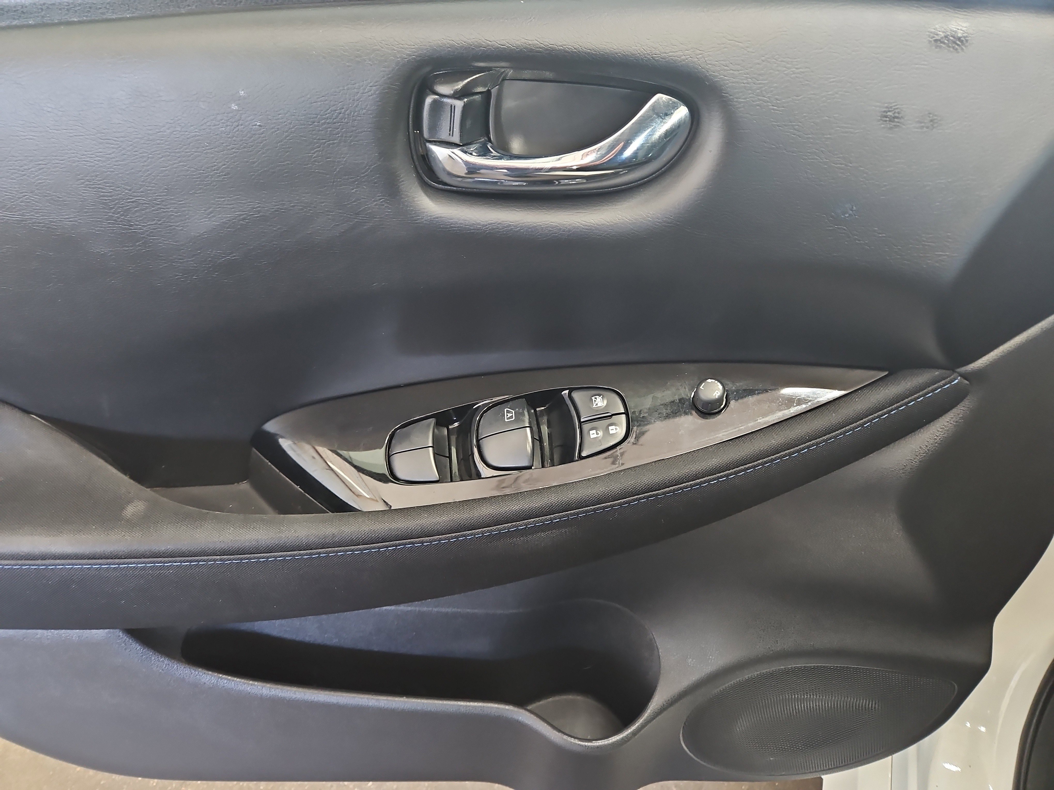 Used 2019 Nissan Leaf SV w/ SV Technology Package image 7