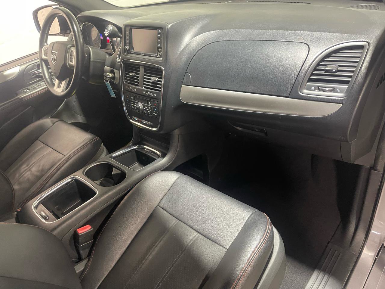 Used 2017 Dodge Grand Caravan GT FWD image 13