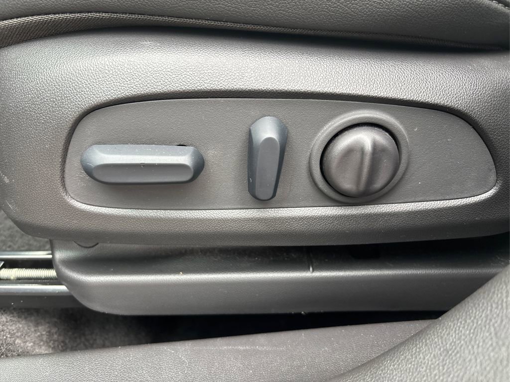 Used 2023 Buick Encore GX Select w/ Sport Touring Package image 35