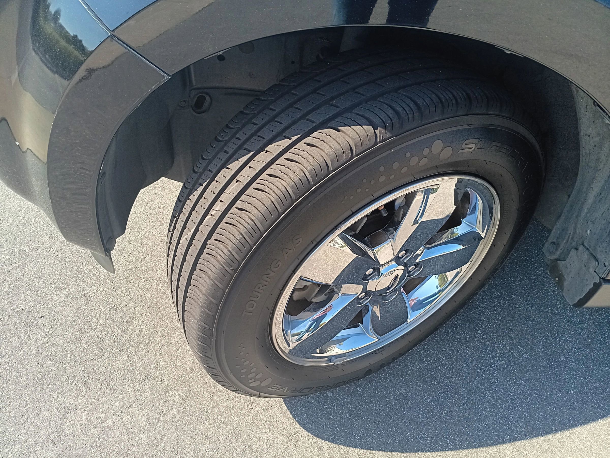 Used 2010 Ford Escape Limited image 25