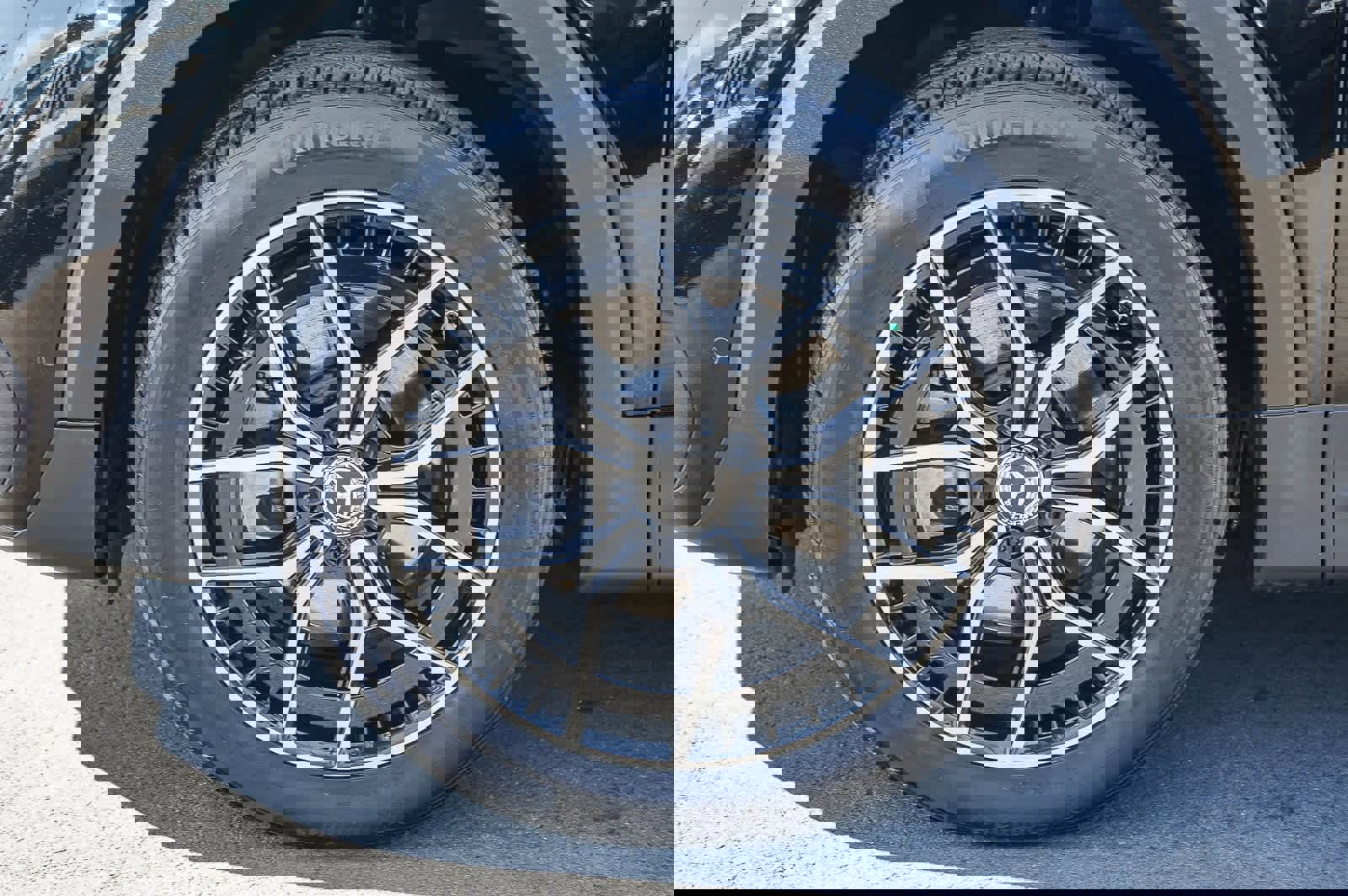 Used 2022 Mercedes-Benz EQB 300 4MATIC image 9