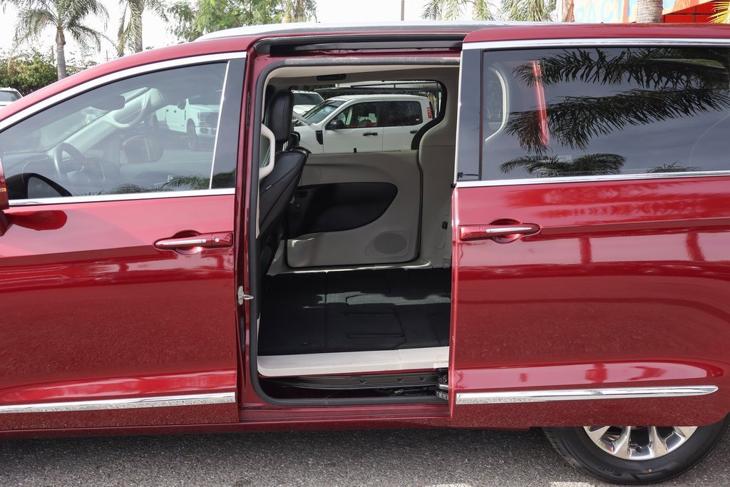 Used 2021 Chrysler Pacifica Touring-L w/ Uconnect Theater Family Group image 36