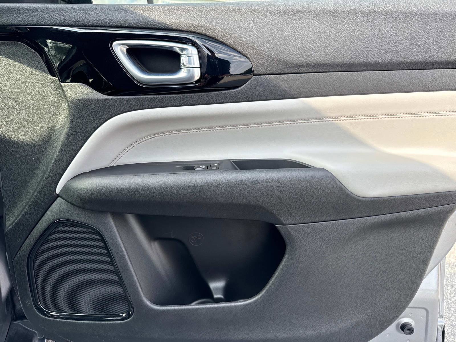 Used 2024 Jeep Compass Limited image 18