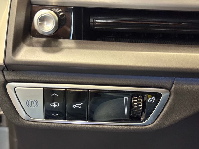 Certified 2026 Cadillac Vistiq Sport w/ LPO, Floor Liner Package AWD/4WD image 32