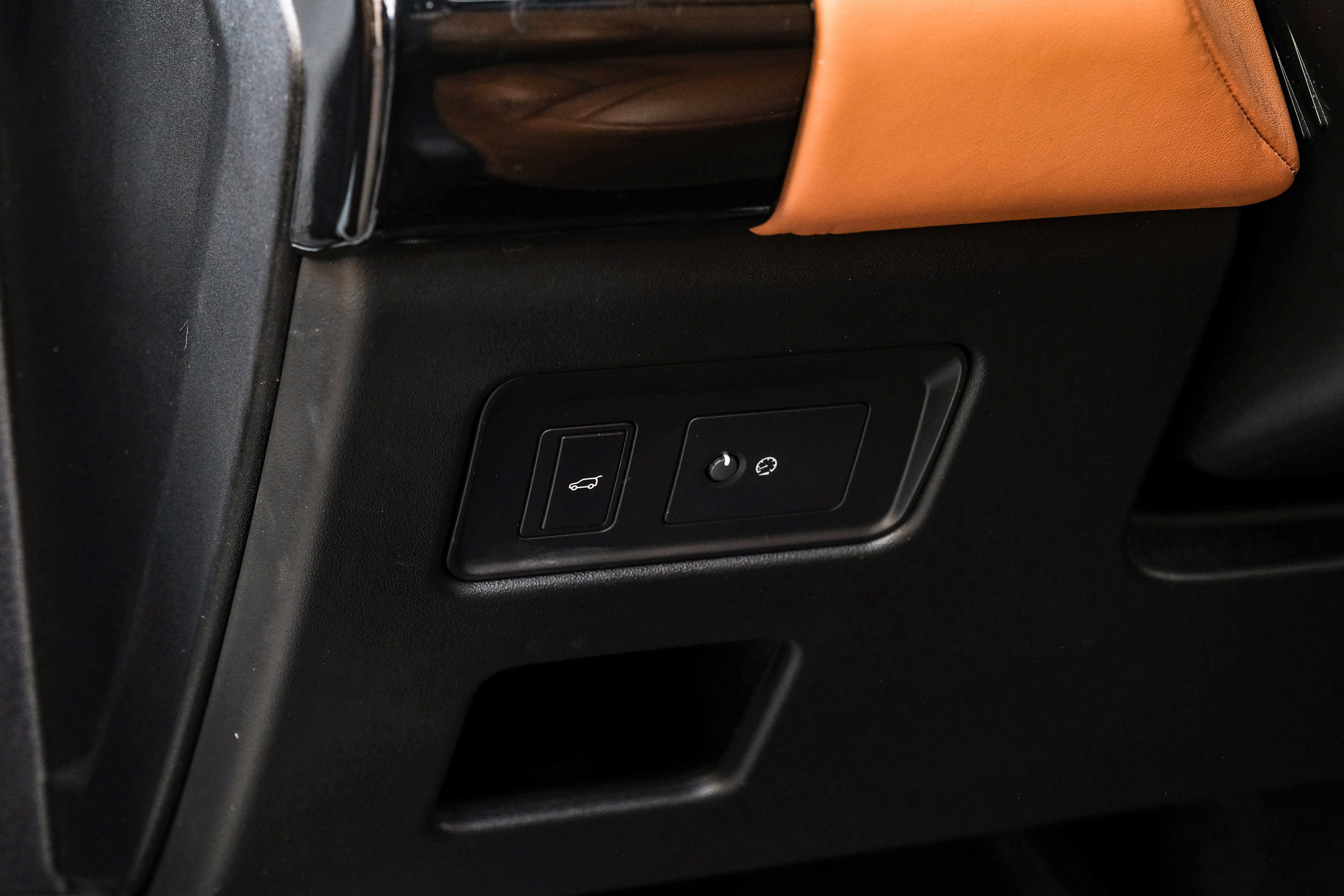 Used 2020 Land Rover Discovery HSE Luxury image 26