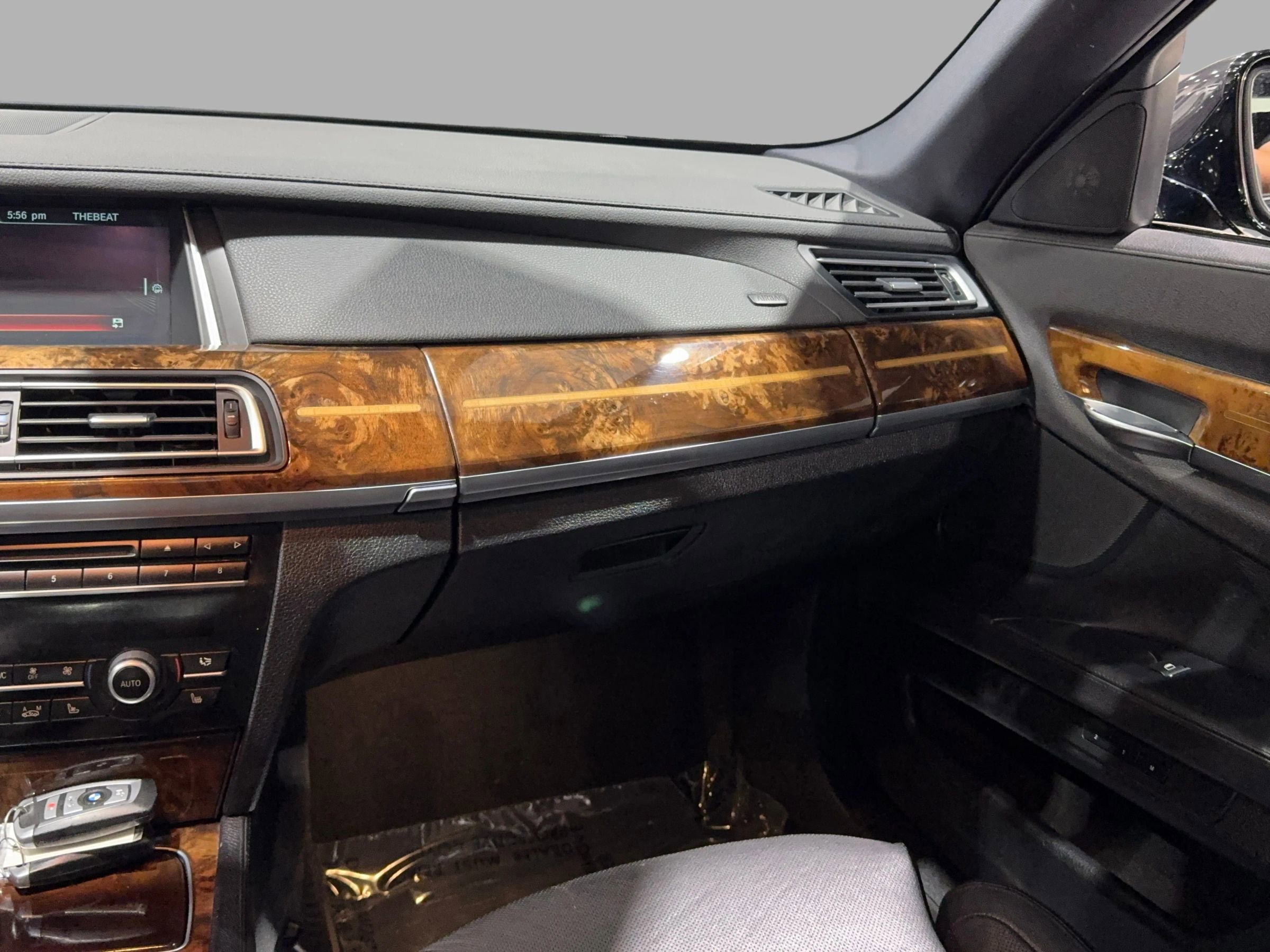 Used 2013 BMW 740Li image 36