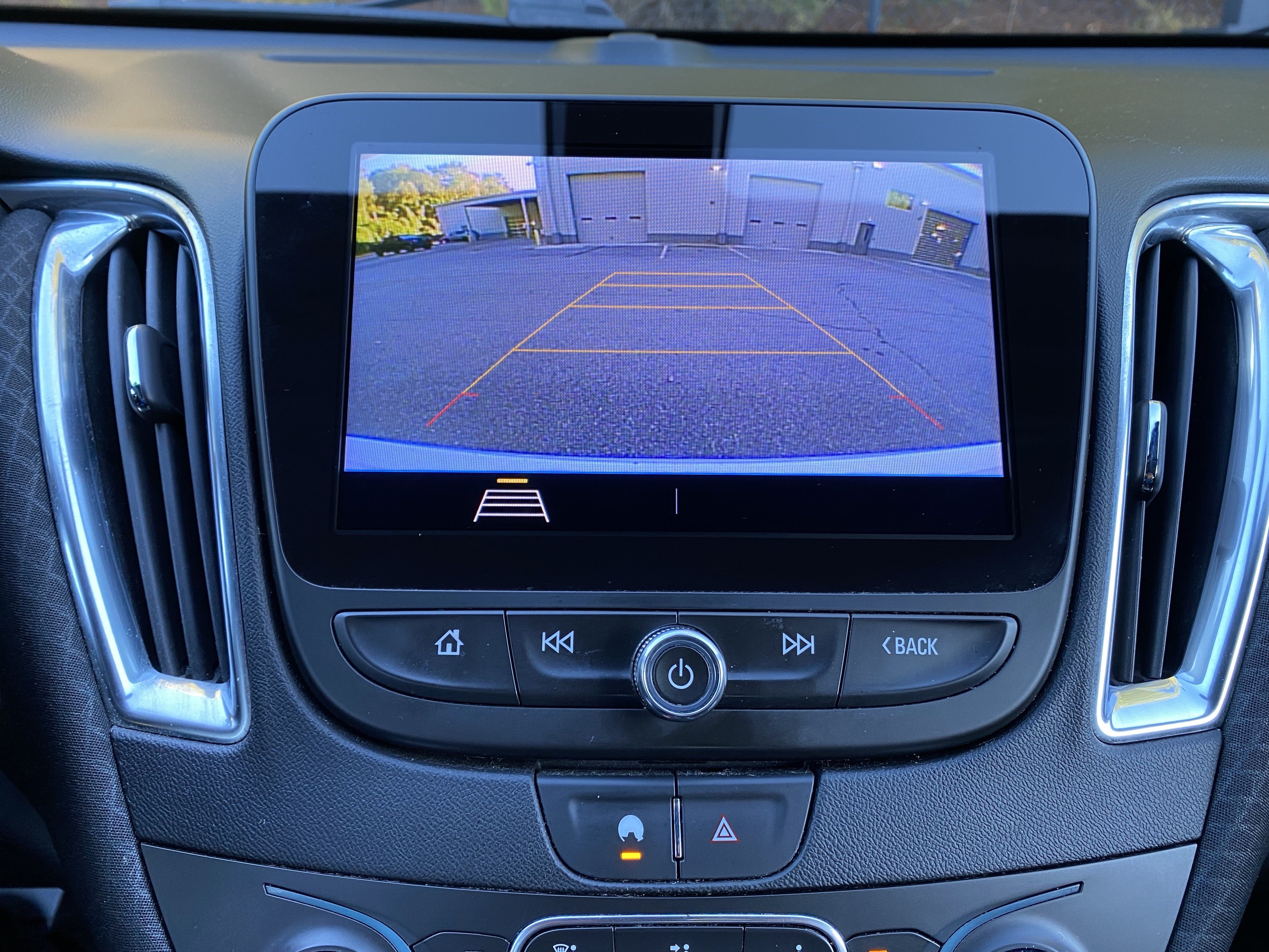 Used 2020 Chevrolet Malibu LT FWD image 26