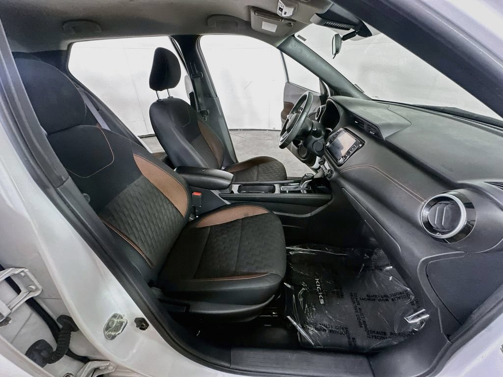 Used 2023 Nissan Kicks SR FWD image 14
