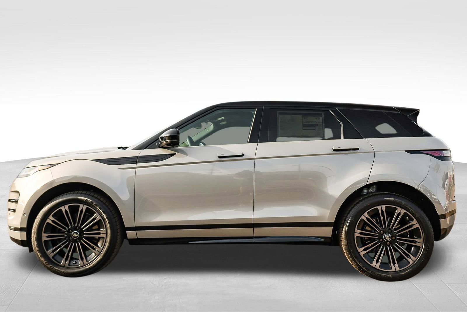 New 2026 Land Rover Range Rover Evoque Dynamic SE image 8