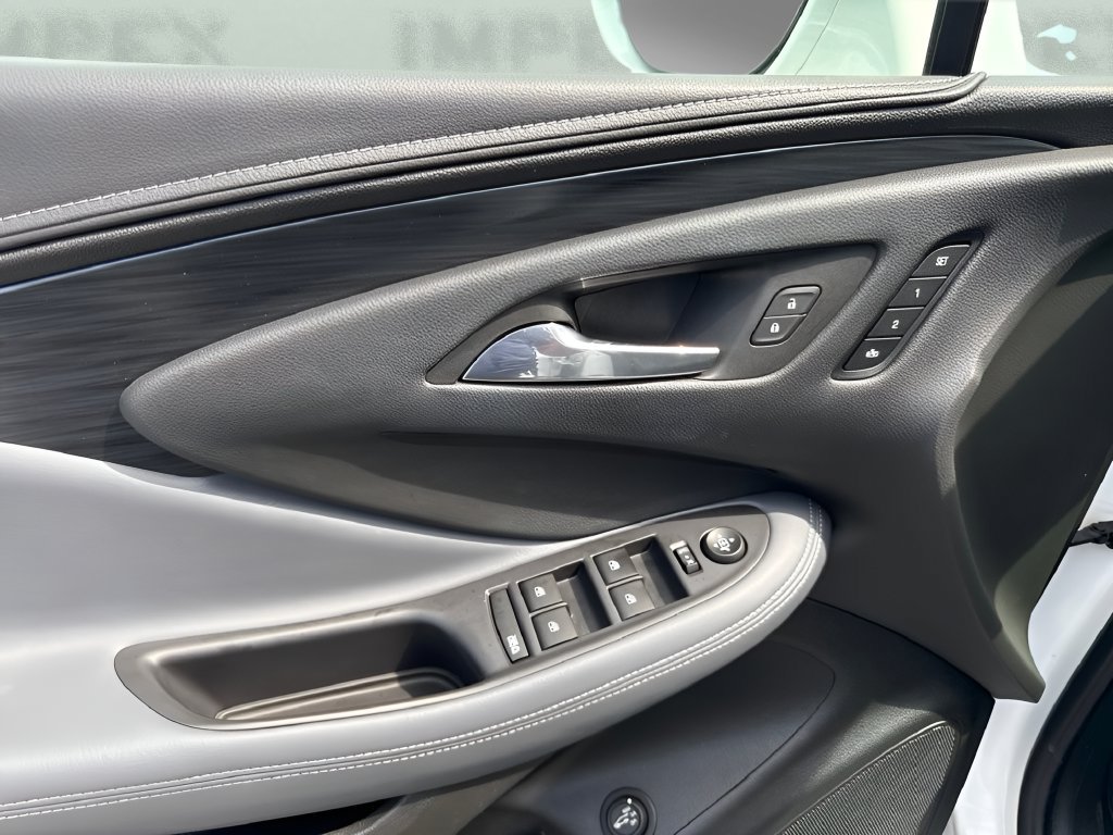 Used 2020 Buick Envision Essence FWD image 17