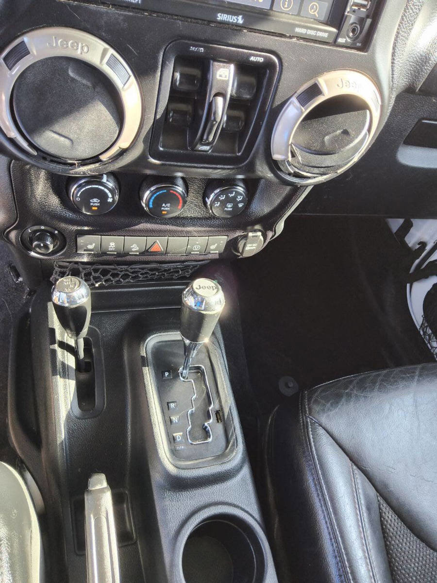 Used 2016 Jeep Wrangler Unlimited Sahara AWD/4WD image 15