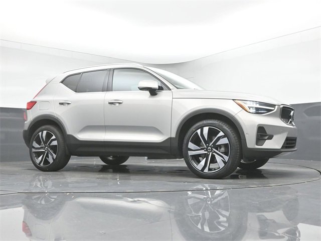 Used 2024 Volvo XC40 B5 Plus w/ Climate Package image 36