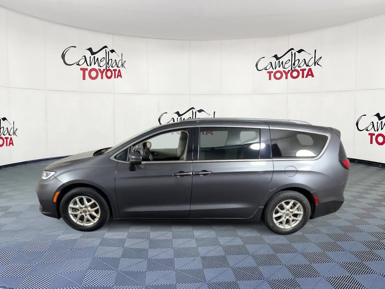 Used 2021 Chrysler Pacifica Touring-L FWD image 8