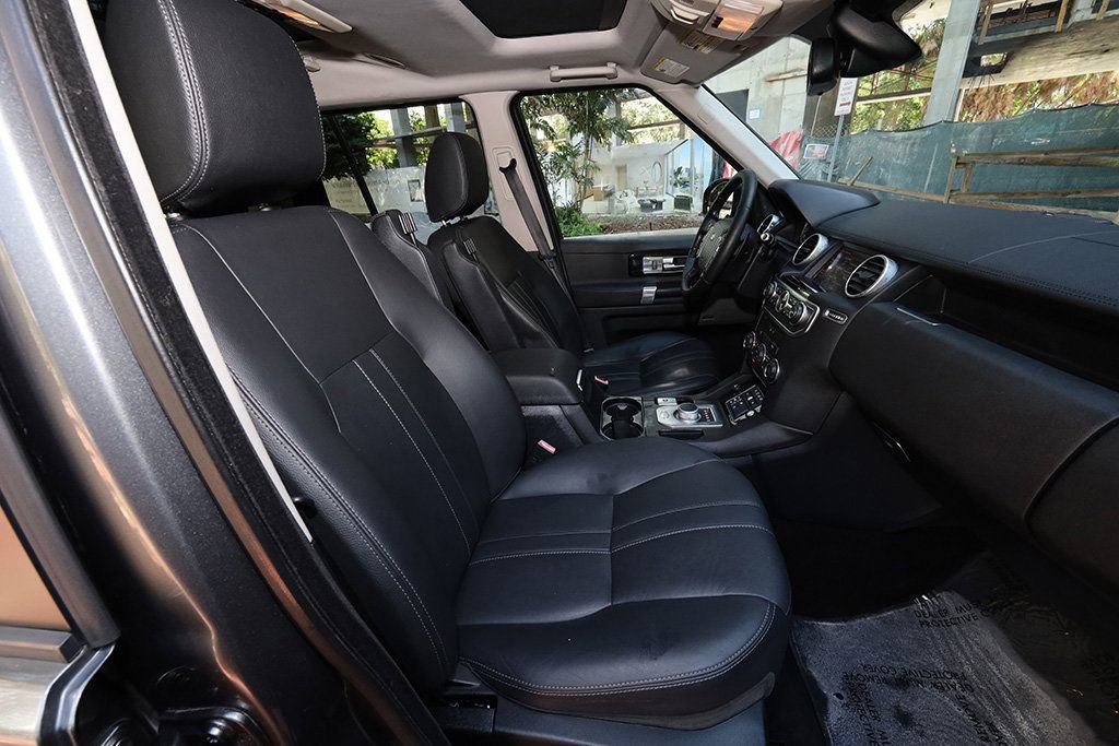 Used 2015 Land Rover LR4 HSE image 31